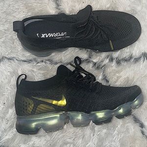 Vapormax only worn once. Not my style. They are pretty much brand new.